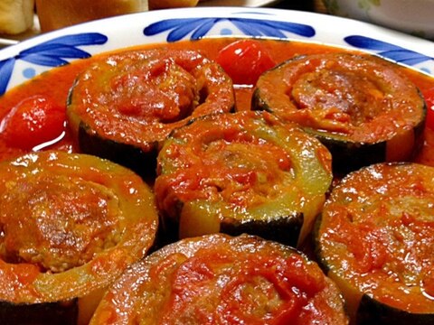 ズッキーニの肉詰めトマト煮込みです☆美味しい赤を♪